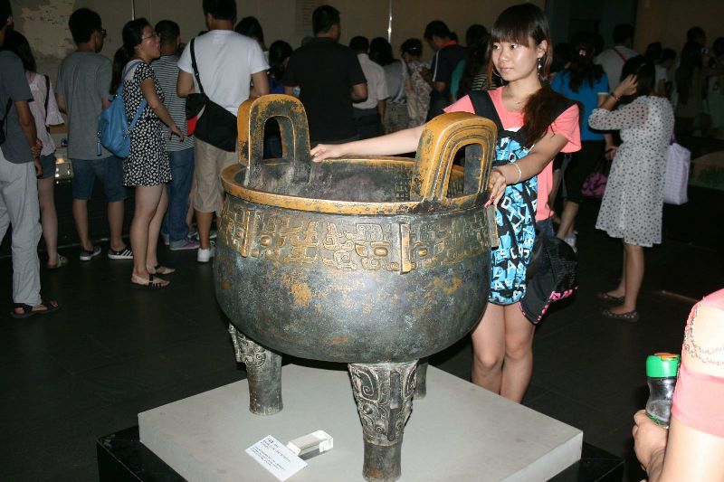 shang-bronze-vessel